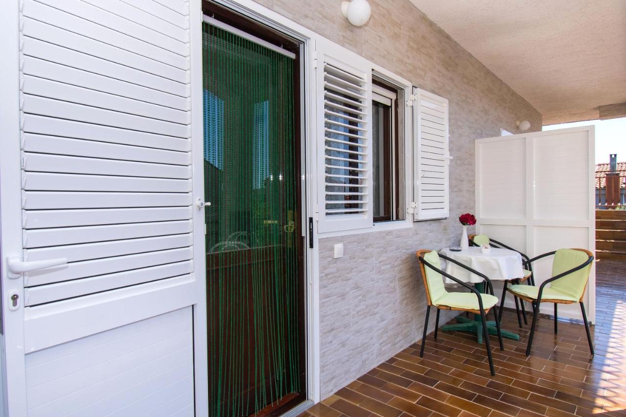 Apartments Dijana Pakoštane Exterior foto